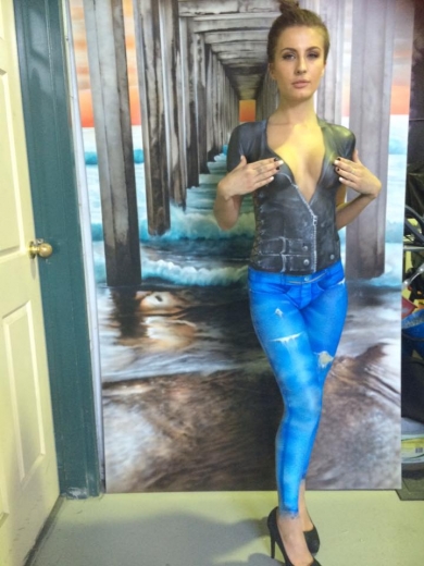 Learn to Airbrush Body Paint with wayne Harrison