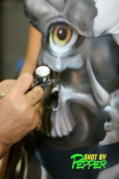 Wayne airbrushing at trade show