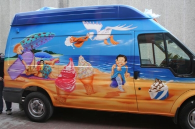 ICE CREAM VAN Airbrushed- Kids and beach scene
