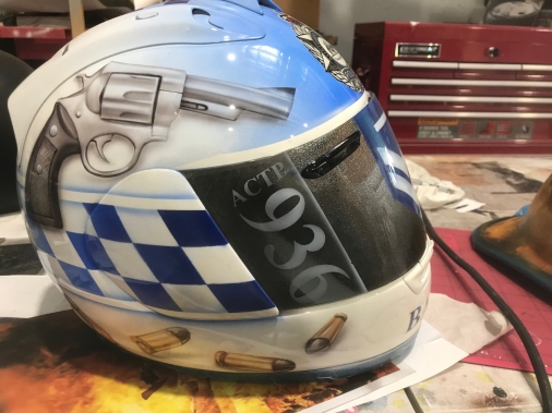 Helmet tribute police