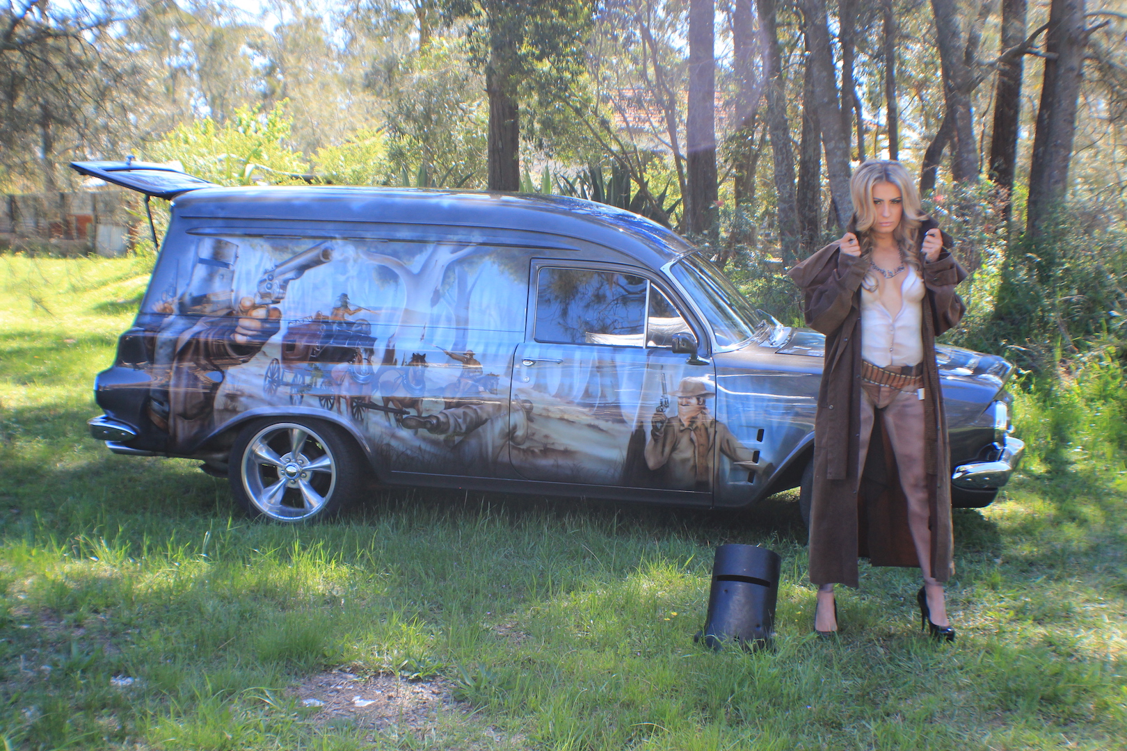 Ned kelly themed body painting with van
