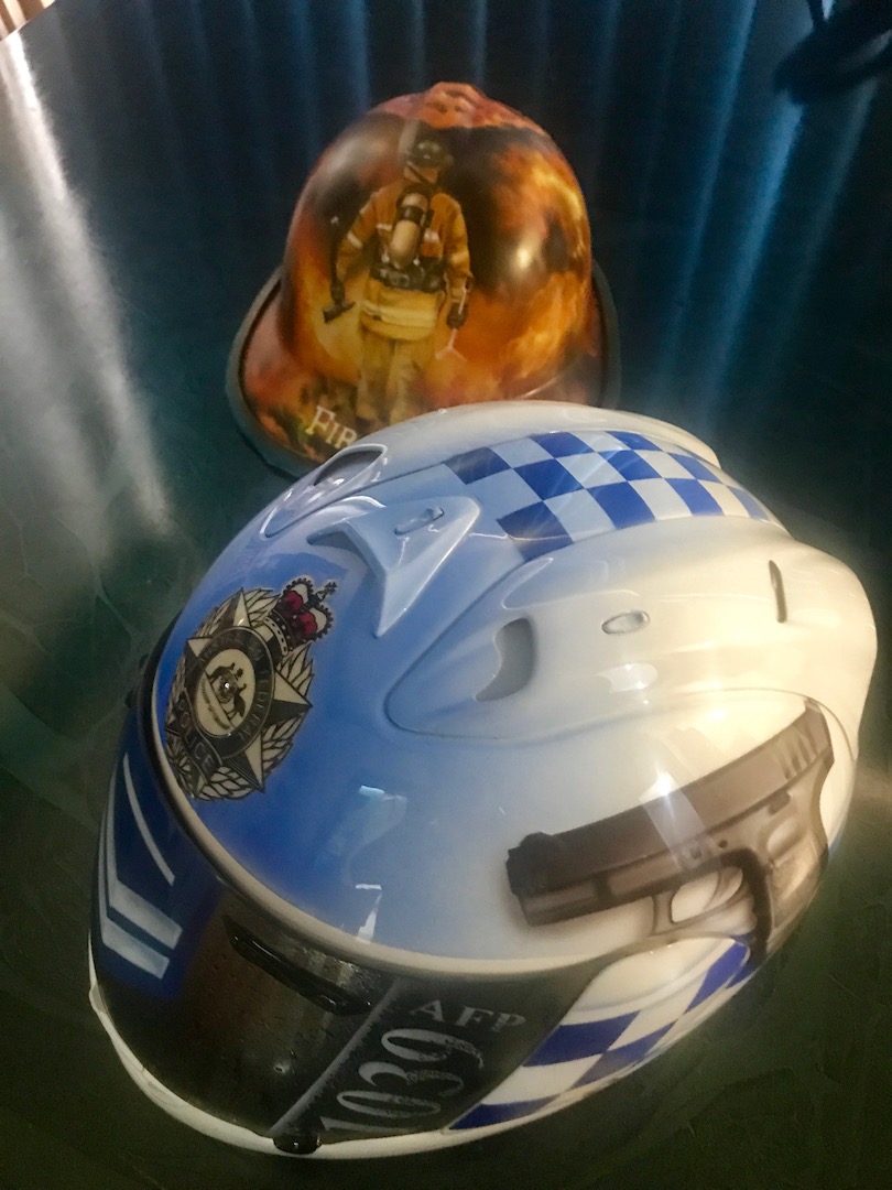 Helmet tribute police